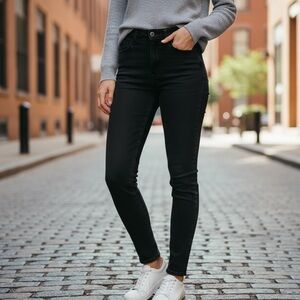 No Boundaries Women’s Black Skinny Jeans Size 6
